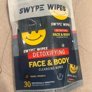 Detoxifying Face & Body Cleansing Wipes